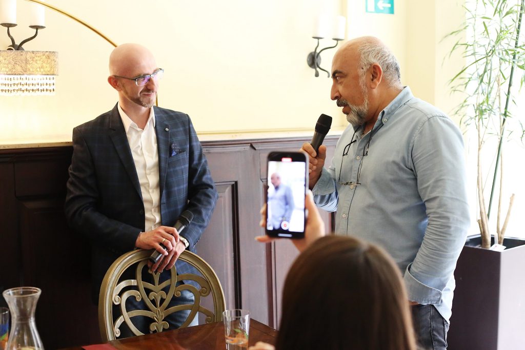 2FCD24FA-C004-4171-B5CB-854F8FB8DCE1